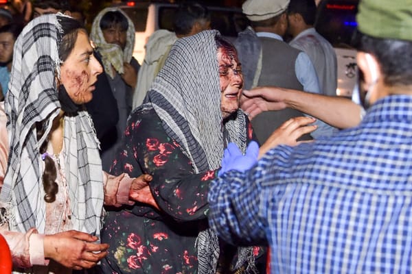 Más de una decena de muertos en dos atentado en aeropuerto de Kabul