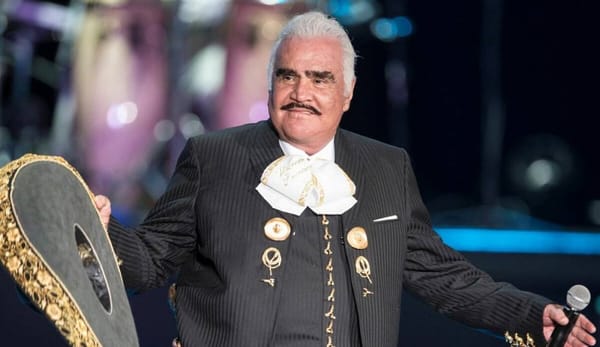 Operaron de emergencia a Vicente Fernández tras sufrir caída