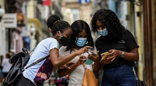 Gobierno cubano aprobó ley que regula el uso de Internet y las redes sociales