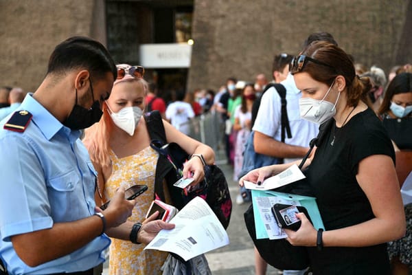 Trabajadores y visitantes deben tener certificado sanitario de Covid para ingresar al Vaticano