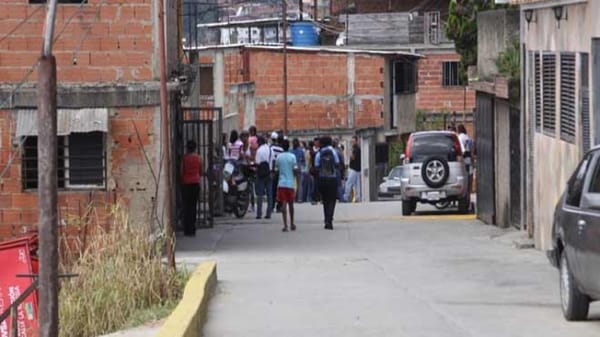 Asesinan a un Polisucre en el barrio El Carpintero de Petare