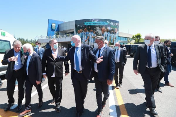 Presidente de la FIFA: "Sería fantástico pensar en un Mundial en Suramérica"