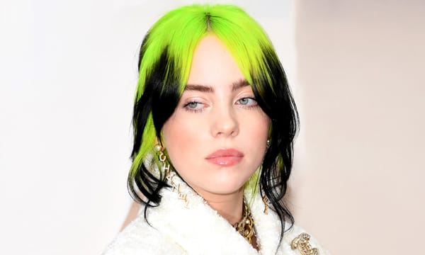 La cantante Billie Eilish liderará el cartel del festival de Glastonbury 2022