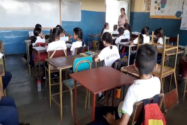 Médicos Unidos Venezuela: reinicio de clases presenciales incrementaría casos Covid-19