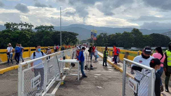 Paso peatonal por puente fronterizo entre Venezuela y Colombia fue abierto