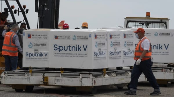 Llegaron al país 700 mil dosis de vacuna Sputnik V
