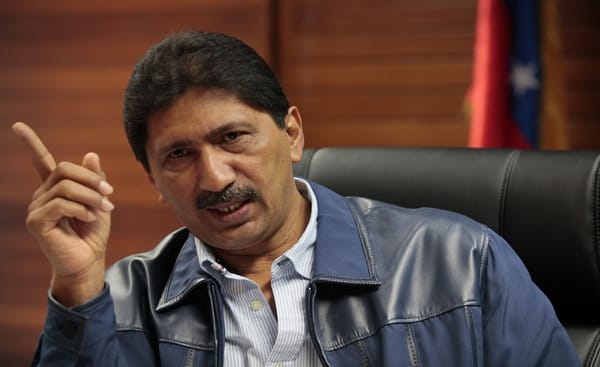 Argenis Chávez renunció a su cargo como gobernador y declinó candidatura en Barinas