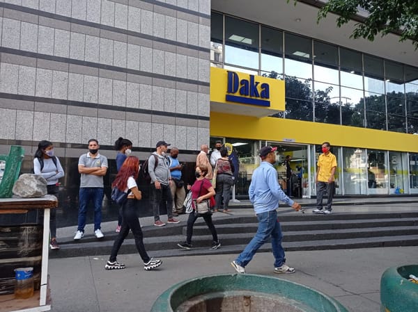 Centros comerciales venezolanos repletos tras el 'Black Friday'