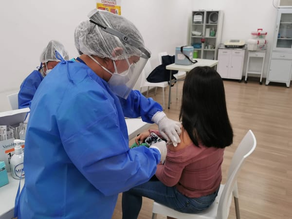 Ciudadanos podrán vacunarse contra el Covid-19 en Farmatodo y Locatel