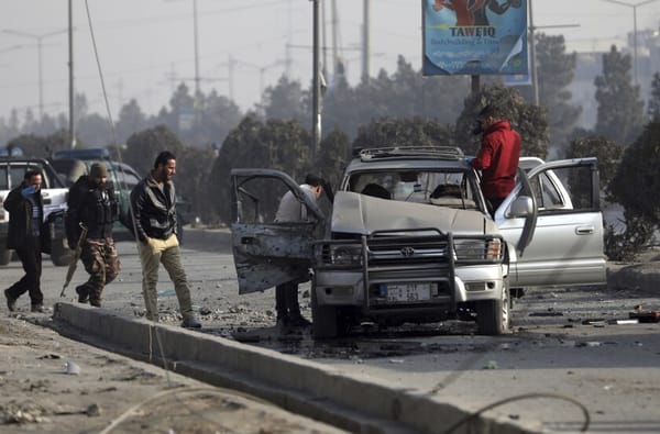 Atentado contra vehículos dejó cinco muertos en Kabul