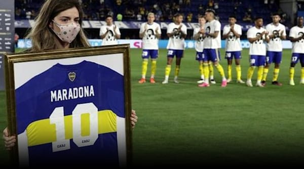 Entre lágrimas y ovaciones se rindió homenaje a Maradona