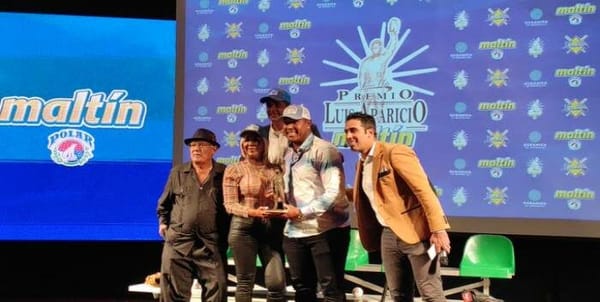 Salvador Pérez recibió el Premio Luis Aparicio 2021
