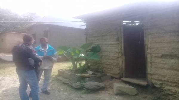 Ingirió licor artesanal, comió, se durmió y murió en Vargas