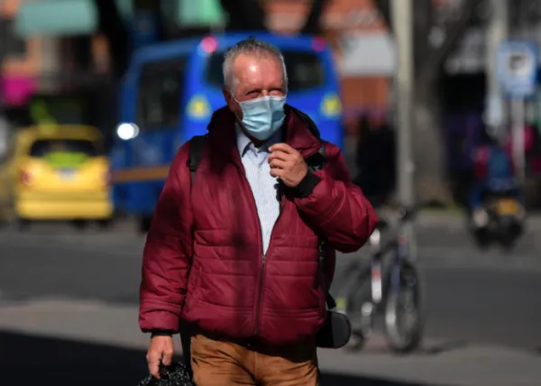Colombia retira el uso obligatorio de mascarillas en espacios abiertos