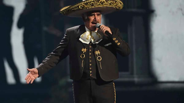 Vicente Fernández será homenajeado en Premio Lo Nuestro