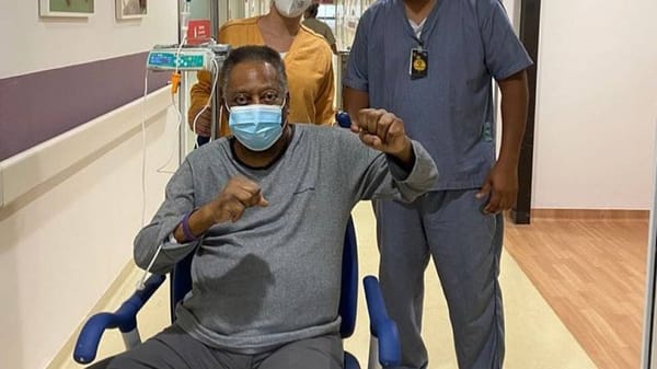 Pelé fue dado de alta tras recibir tratamiento contra el cáncer