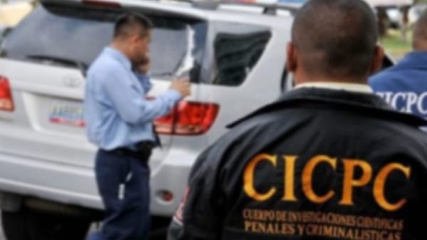 Detuvieron a el padre y abuela de una niña por quemarle la boca