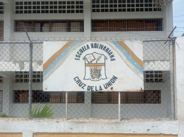 Padres de la Escuela Cruz de la Unión: “tiene varios daños estructurales y falta el agua”