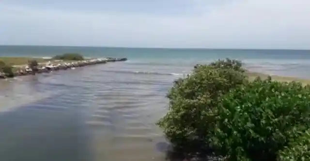 Habitantes de Porlamar denunciaron la contaminación de las playas por aguas servidas