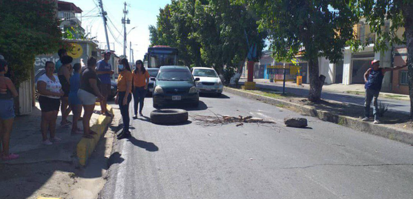 Vecinos de Navimca en Cumaná protestaron por el colapso de dos guayas