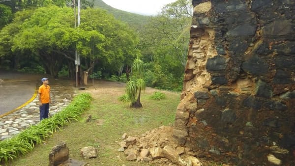 Fachada del Castillo Santa Rosa se desplomó tras las lluvias