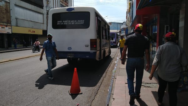 Usuarios en Maturín denuncian aumento no oficial de pasaje tras incremento del dólar