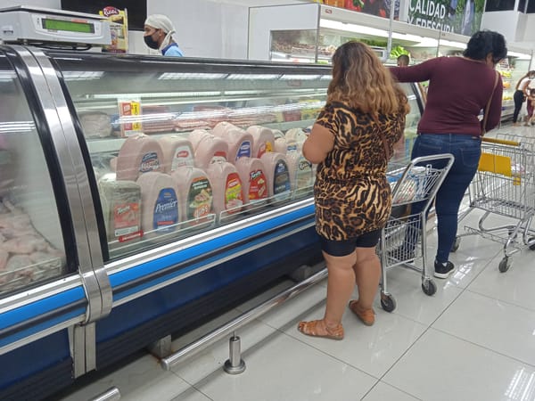 Venezolanos denunciaron aumento de los productos tras el incremento del dólar