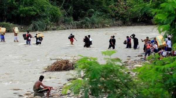 Dos venezolanos fallecieron al ser arrastrados por río limitante con la selva del Darién