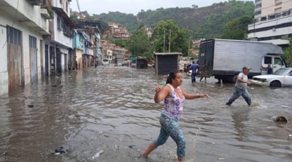 120 familias quedaron damnificadas tras el desbordamiento del río Guaire