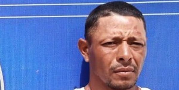 Preso por clavarle un cuchillo en la cabeza a su pareja