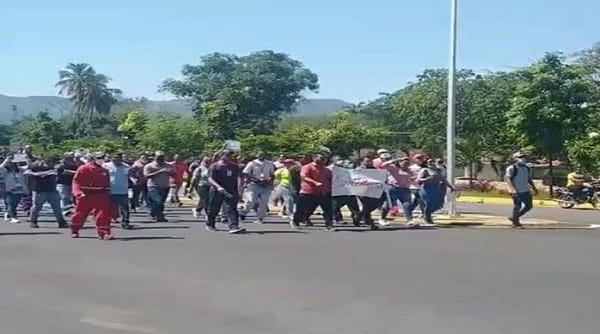 Trabajadores de la refinería de Puerto la Cruz protestaron por sus beneficios laborales
