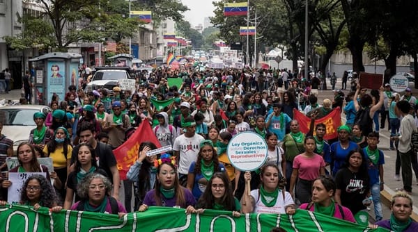 Manifestantes marcharon en Caracas exigiendo despenalización del aborto