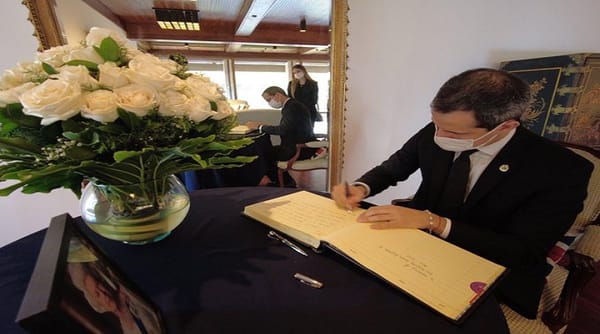 Guaidó asistió a la embajada Británica en Caracas para rendir homaje a la reina Isabel II