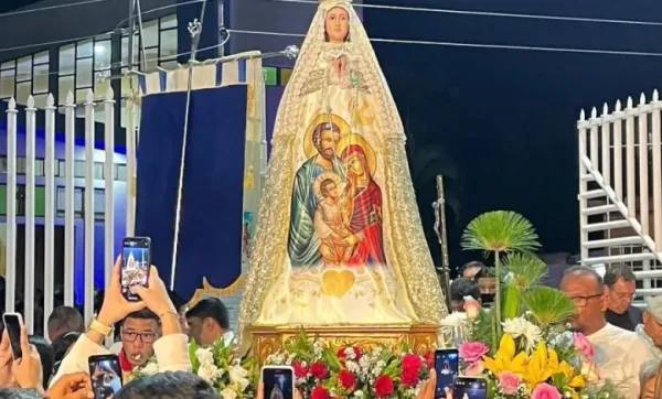 Feligreses en Lechería consagraron su fe a la Virgen del Valle