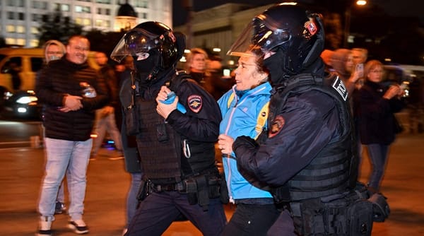 Detuvieron en Rusia a manifestantes que protestaban contra la movilización de tropas a Ucrania