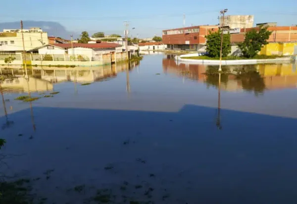 Río Neverí salió de su caudal y afecto viviendas en Barcelona