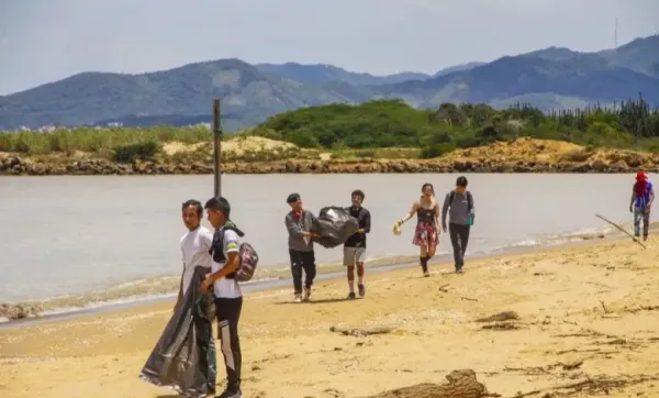 Más de 750 kilogramos de basura fueron recogidos en la Pepe