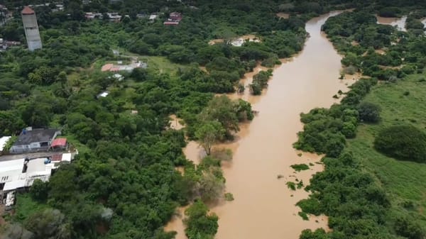 Habilitaron paso de vehículos de carga pesado en tramo Clarines-Boca de Uchire de la Troncal 9