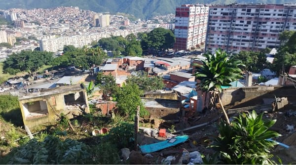 Derrumbe de construcciones dejó 62 viviendas afectadas en el 23 de Enero