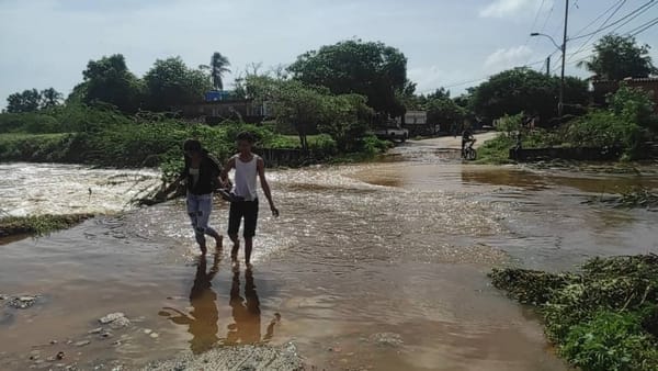 El Hato quedó incomunicado por crecida de río en el municipio Maneiro