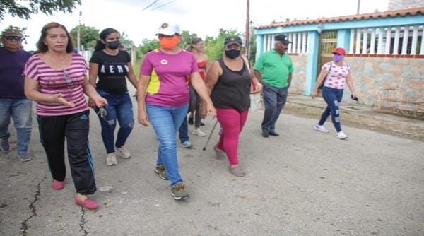 Habitantes de Club del Campo exigen a Corpoelec que solucione problemáticas con los postes