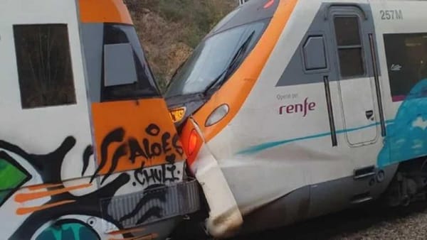 Alrededor de 150 personas resultaron heridas tras impactar dos trenes en Barcelona