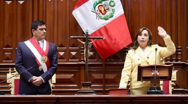 Dina Boluarte se convirtió en la primera mujer en asumir la presidencia de Perú