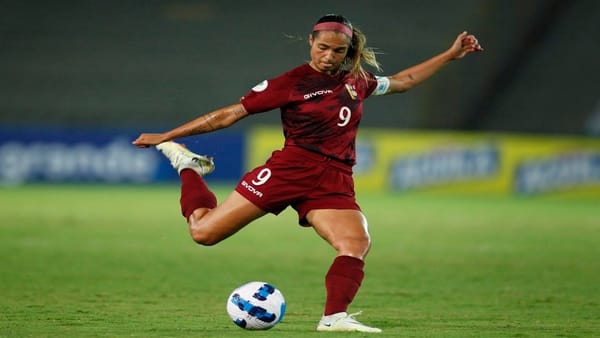 Deyna Castellanos se convirtió en la máxima goleadora de la FVF 