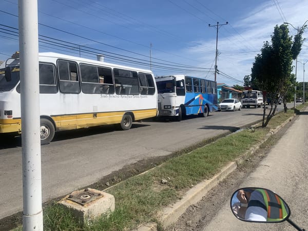 Transportistas bloquearon paso en Las Palomas para exigir reparaciones en la vialidad