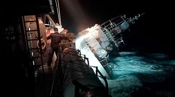 Un barco de la marina de Tailandia naufragó y dejó 33 desaparecidos