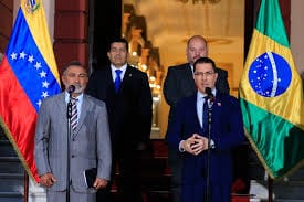 Gobierno de Brasil permitirá a Maduro ingresar al país