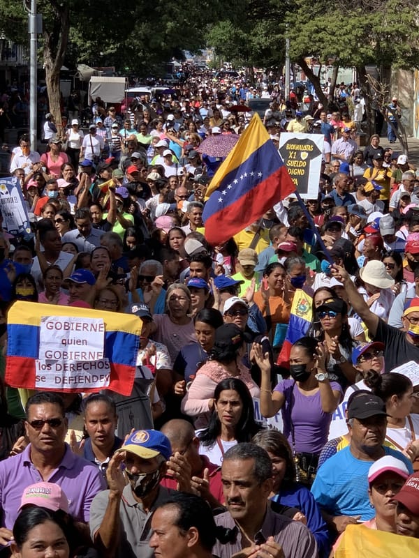 Educadores sucrenses se sumaron a la protesta nacional por mejoras salariales