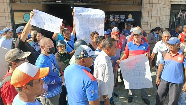 Empleados de Hidrocaribe Nueva Esparta protestan exigiendo mejoras salariales y laborales
