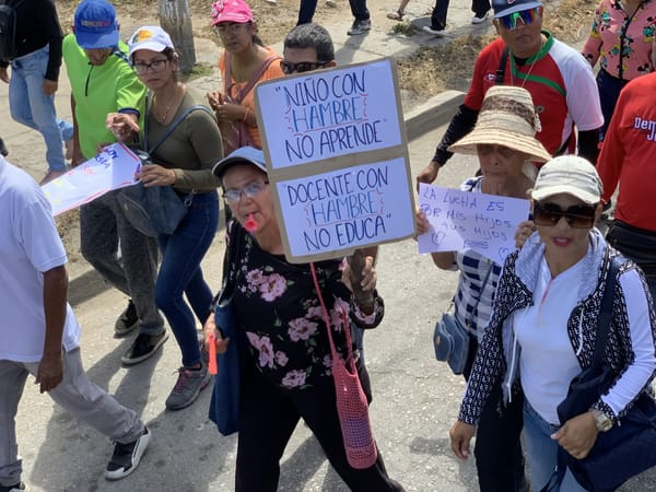 Docentes sucrenses reafirman su mucha por mejoras salariales